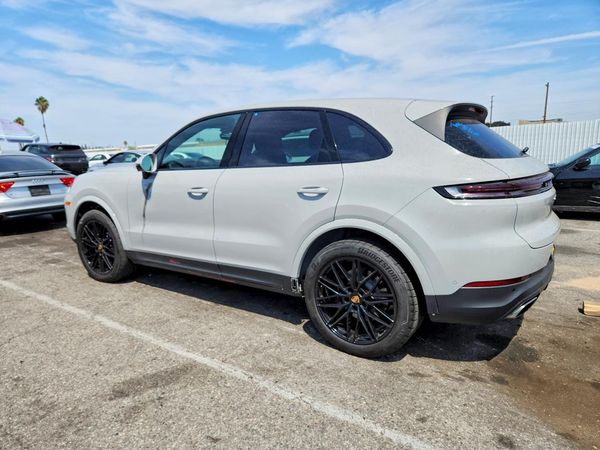 2024 PORSCHE CAYENNE