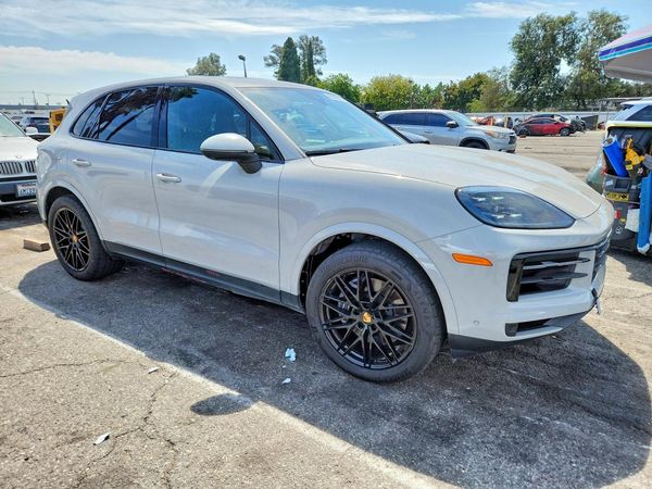 2024 PORSCHE CAYENNE