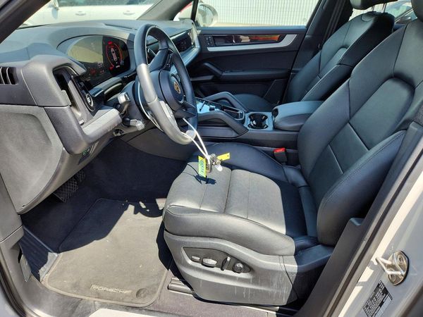 2024 PORSCHE CAYENNE