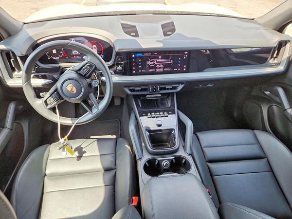 2024 PORSCHE CAYENNE