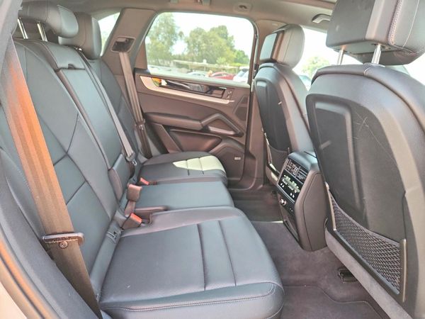 2024 PORSCHE CAYENNE