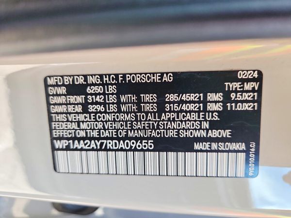 2024 PORSCHE CAYENNE