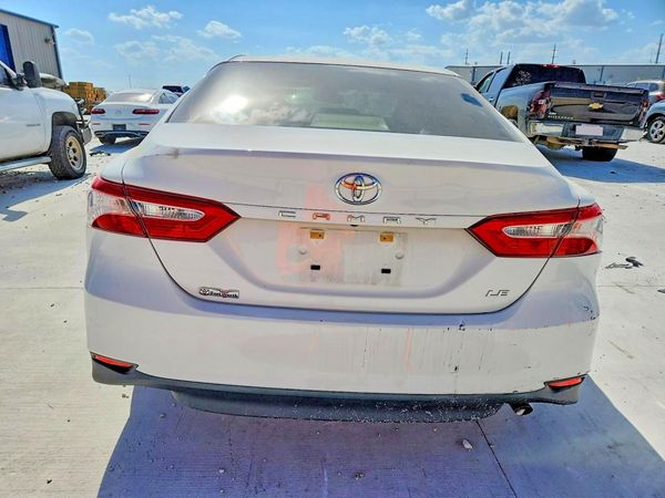 2018 TOYOTA CAMRY