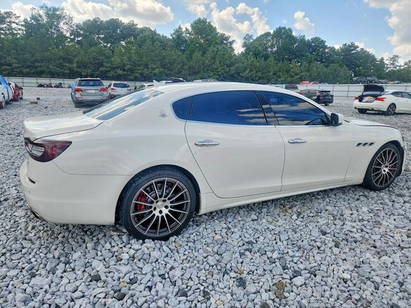 2015 MASERATI QUATTROPORTE Essence
