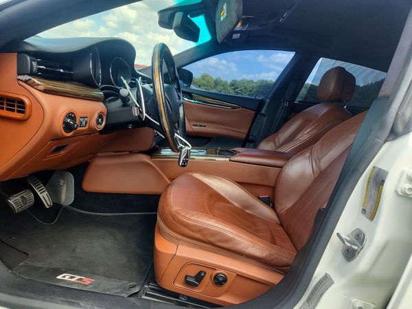 2015 MASERATI QUATTROPORTE Essence