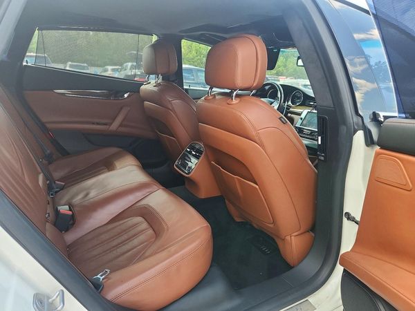 2015 MASERATI QUATTROPORTE Essence