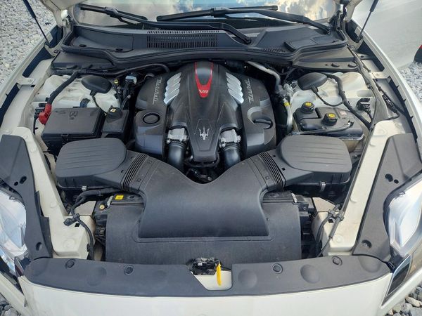 2015 MASERATI QUATTROPORTE Essence