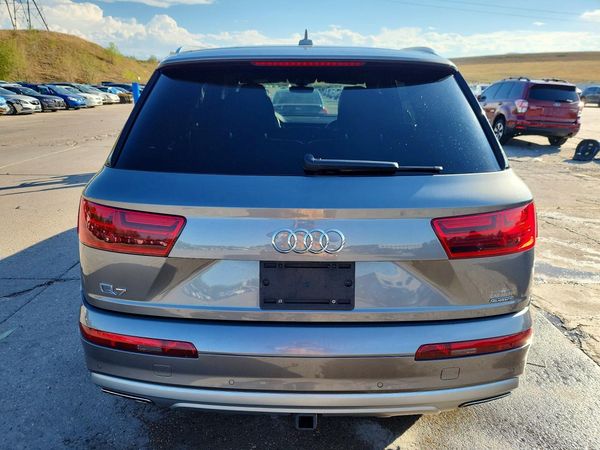 2017 AUDI Q7 quattro Premium Plus