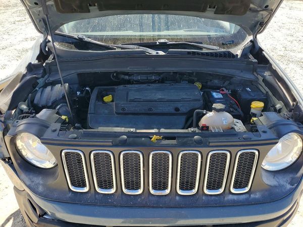 2018 JEEP RENEGADE Sport — Engine bay