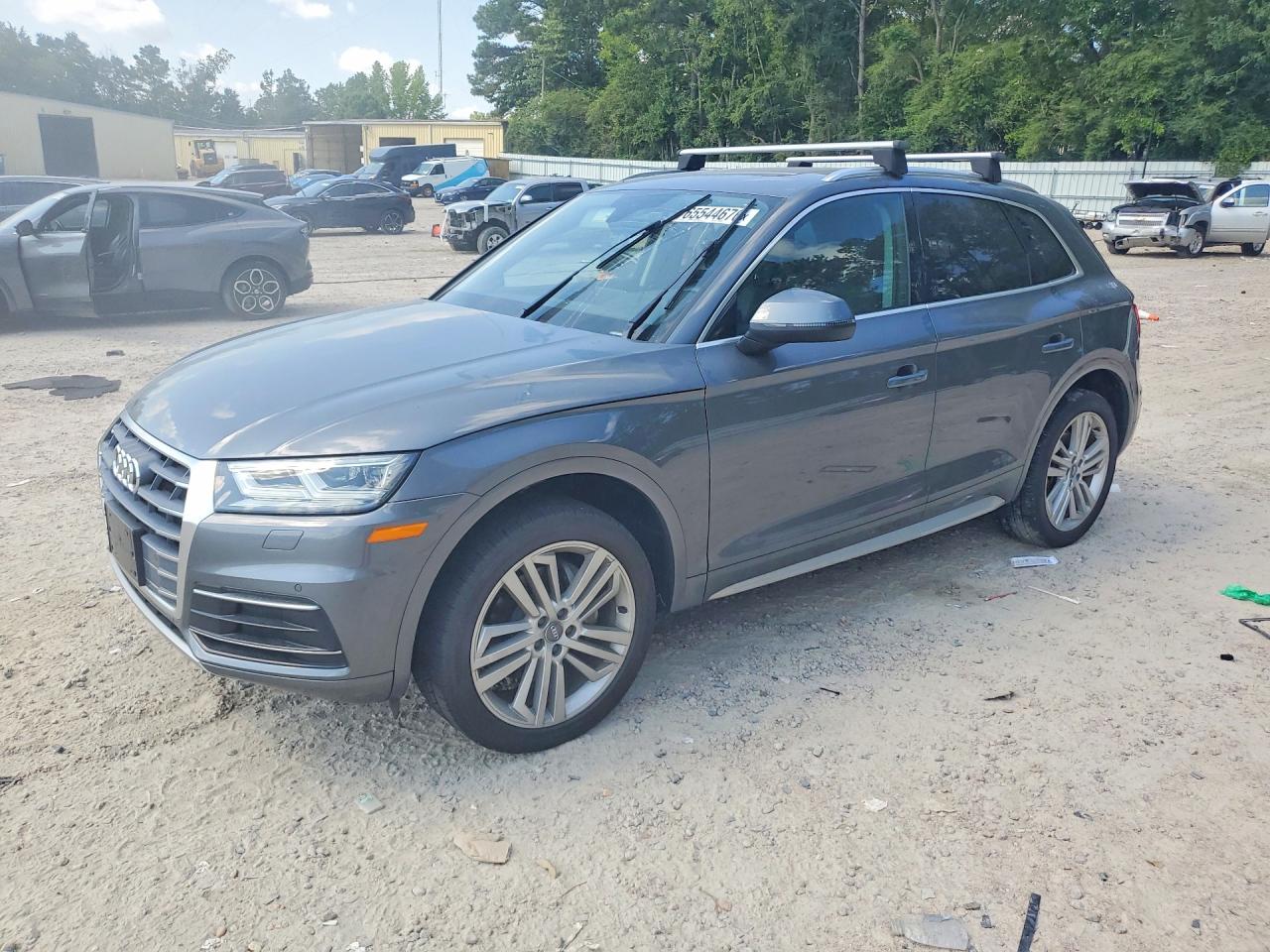 2019 AUDI Q5 quattro Premium Plus — Front 3/4
