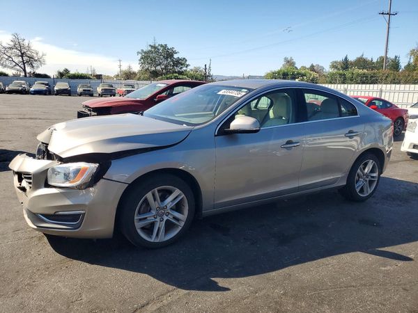 2015 VOLVO S60