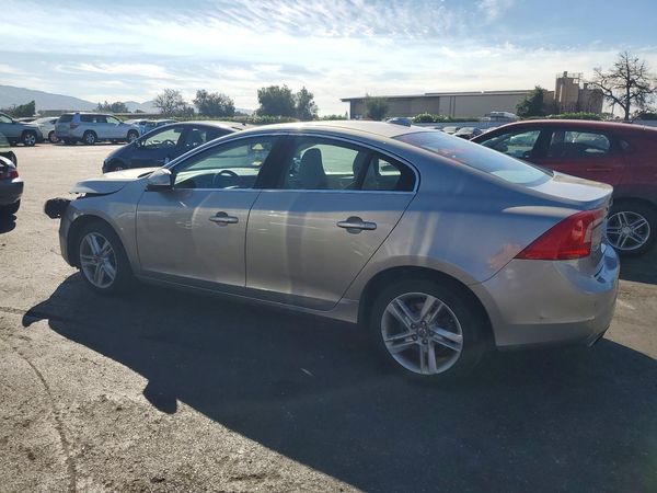 2015 VOLVO S60 Premier (non R design)