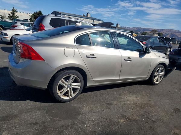2015 VOLVO S60 Premier (non R design)