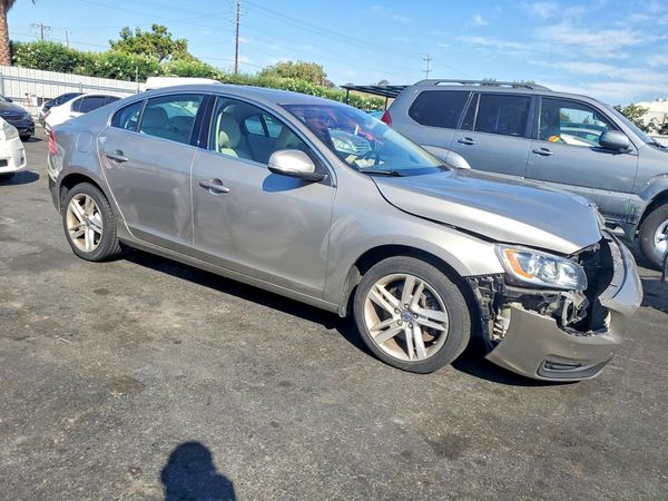 2015 VOLVO S60 Premier (non R design)