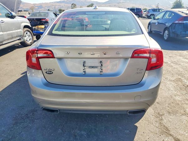2015 VOLVO S60 Premier (non R design)