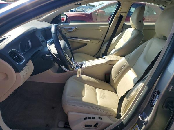 2015 VOLVO S60 Premier (non R design)