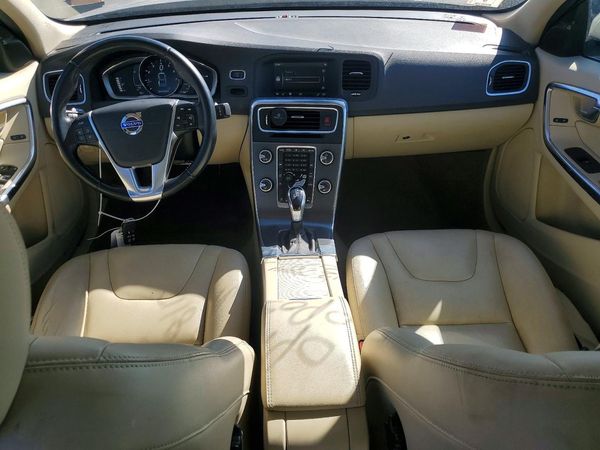 2015 VOLVO S60 Premier (non R design)