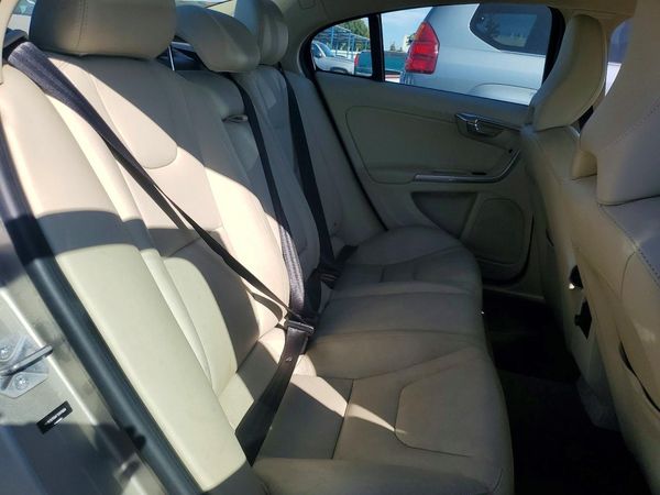 2015 VOLVO S60 Premier (non R design)