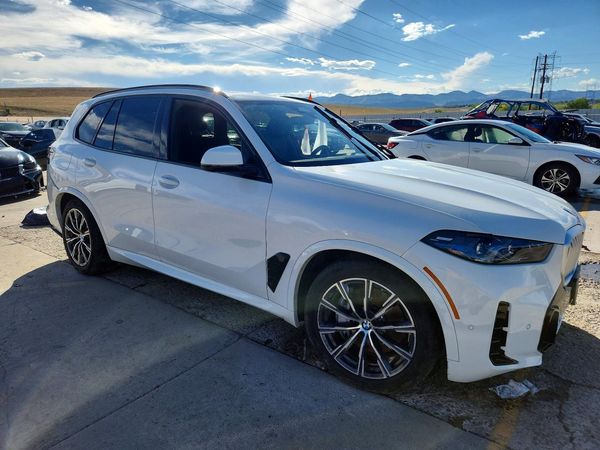 2026 BMW X5 xDrive50e — Passenger 3/4