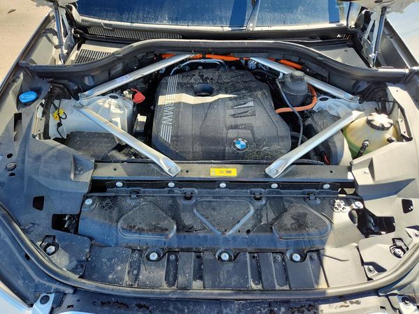 2026 BMW X5 xDrive50e — Engine bay