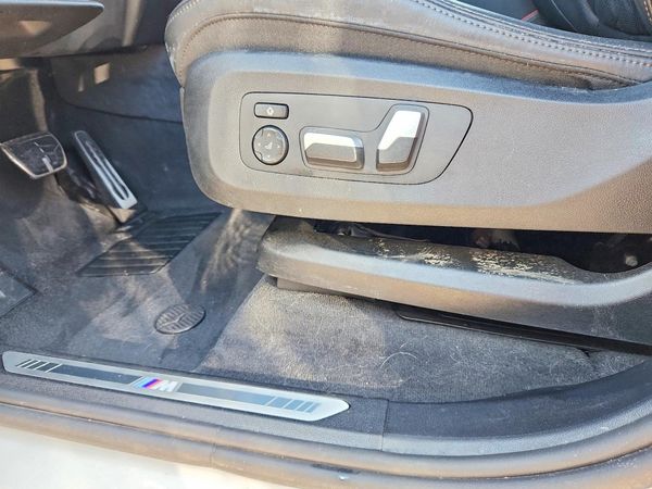 2026 BMW X5 xDrive50e — LOOS