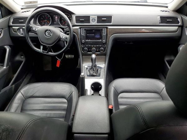 2017 VOLKSWAGEN PASSAT SEL Premium