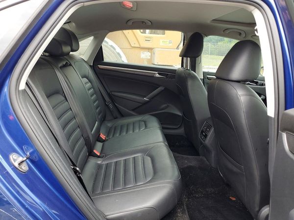 2017 VOLKSWAGEN PASSAT SEL Premium
