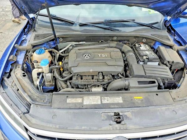 2017 VOLKSWAGEN PASSAT SEL Premium