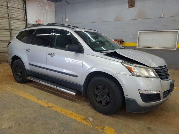 2017 CHEVROLET TRAVERSE LS — Passenger 3/4