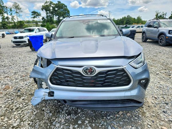 2021 TOYOTA HIGHLANDER XLE Nav
