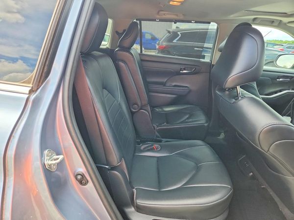 2021 TOYOTA HIGHLANDER XLE Nav