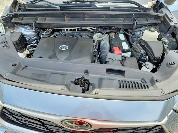 2021 TOYOTA HIGHLANDER XLE Nav