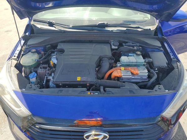 2019 HYUNDAI IONIQ Blue (HEV) — Engine bay