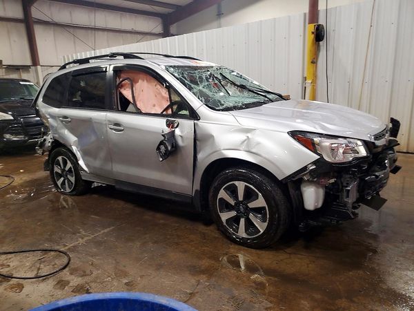 2018 SUBARU FORESTER Base P