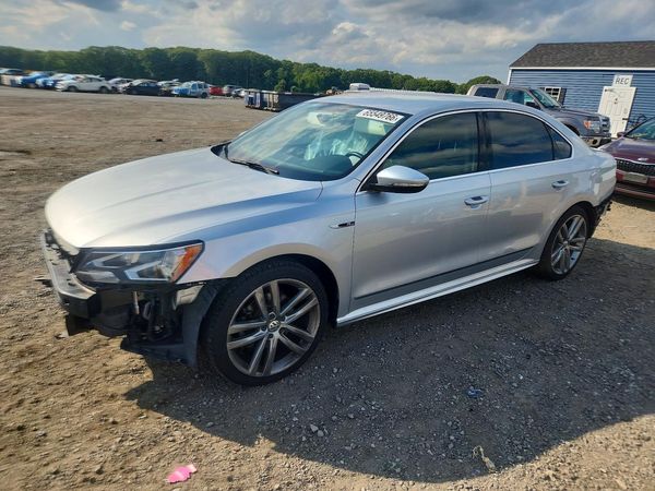 2017 VOLKSWAGEN PASSAT R-Line