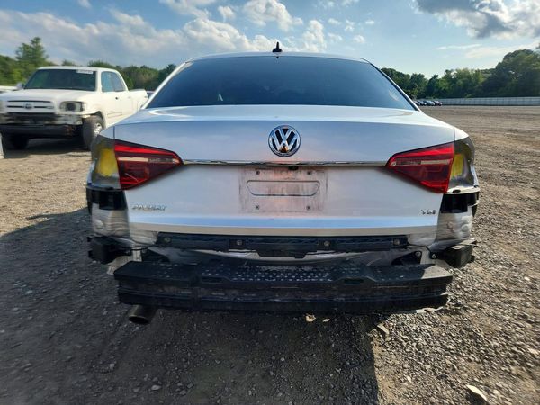 2017 VOLKSWAGEN PASSAT R-Line