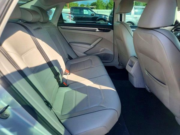 2017 VOLKSWAGEN PASSAT R-Line