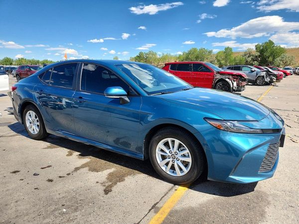 2025 TOYOTA CAMRY — Passenger 3/4