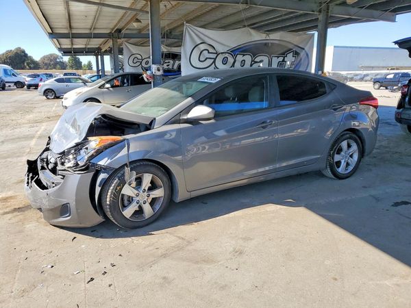 2013 HYUNDAI ELANTRA