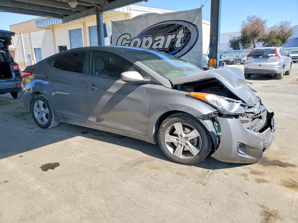 2013 HYUNDAI ELANTRA