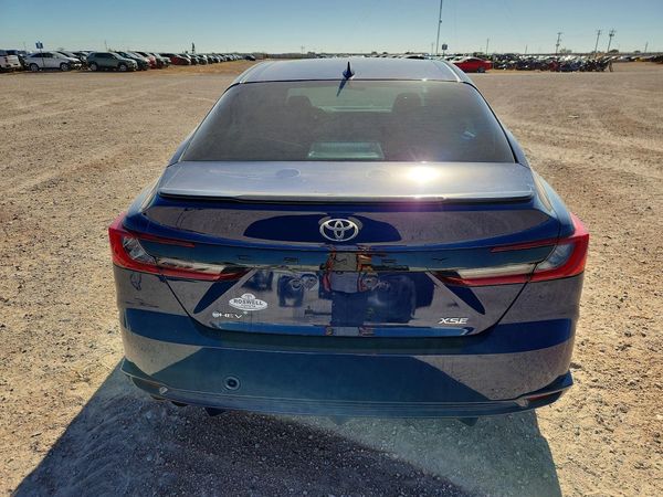 2025 TOYOTA CAMRY