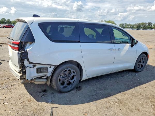 2024 CHRYSLER PACIFICA Select