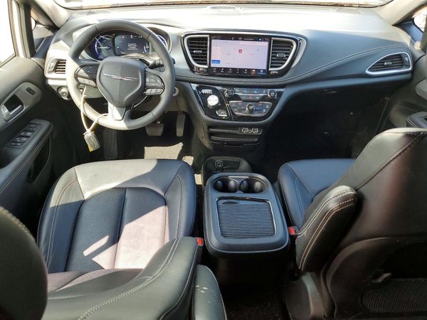 2024 CHRYSLER PACIFICA Select