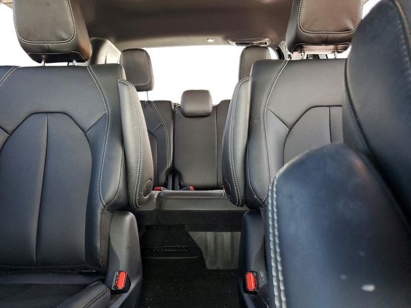 2024 CHRYSLER PACIFICA Select