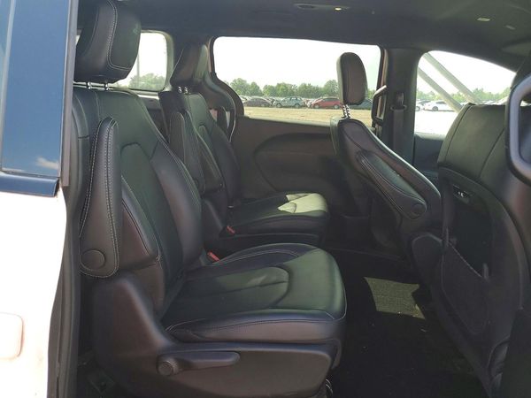 2024 CHRYSLER PACIFICA Select