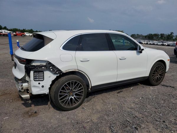 2020 PORSCHE CAYENNE