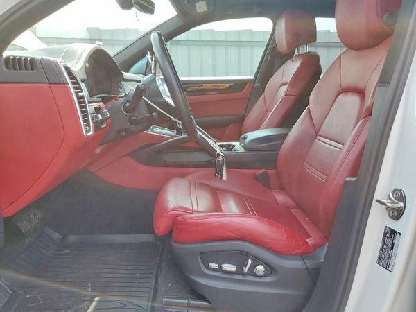 2020 PORSCHE CAYENNE