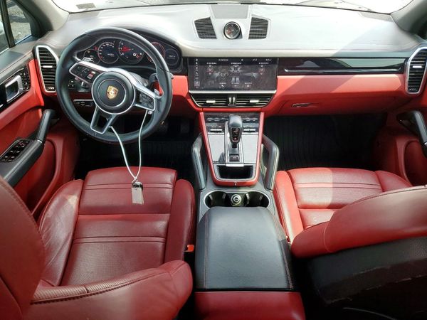 2020 PORSCHE CAYENNE