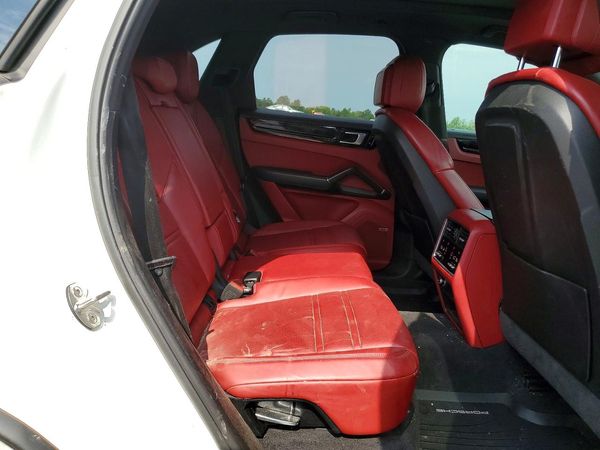 2020 PORSCHE CAYENNE