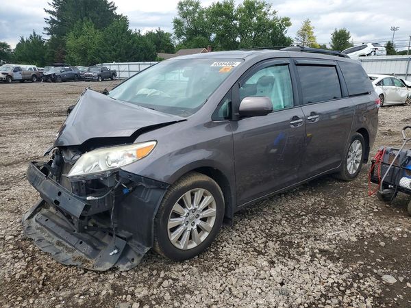 2014 TOYOTA SIENNA